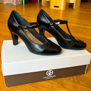 Black Giani Bernini memory foam patent leather Mary Jane pumps